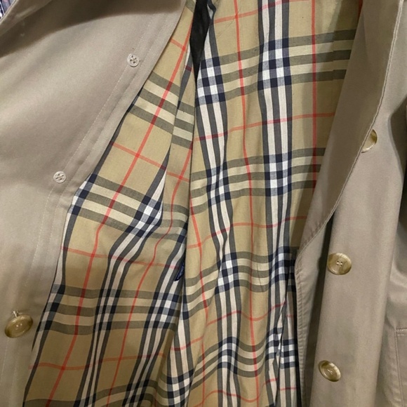 Vintage Burberry tan color size L - Picture 8 of 8